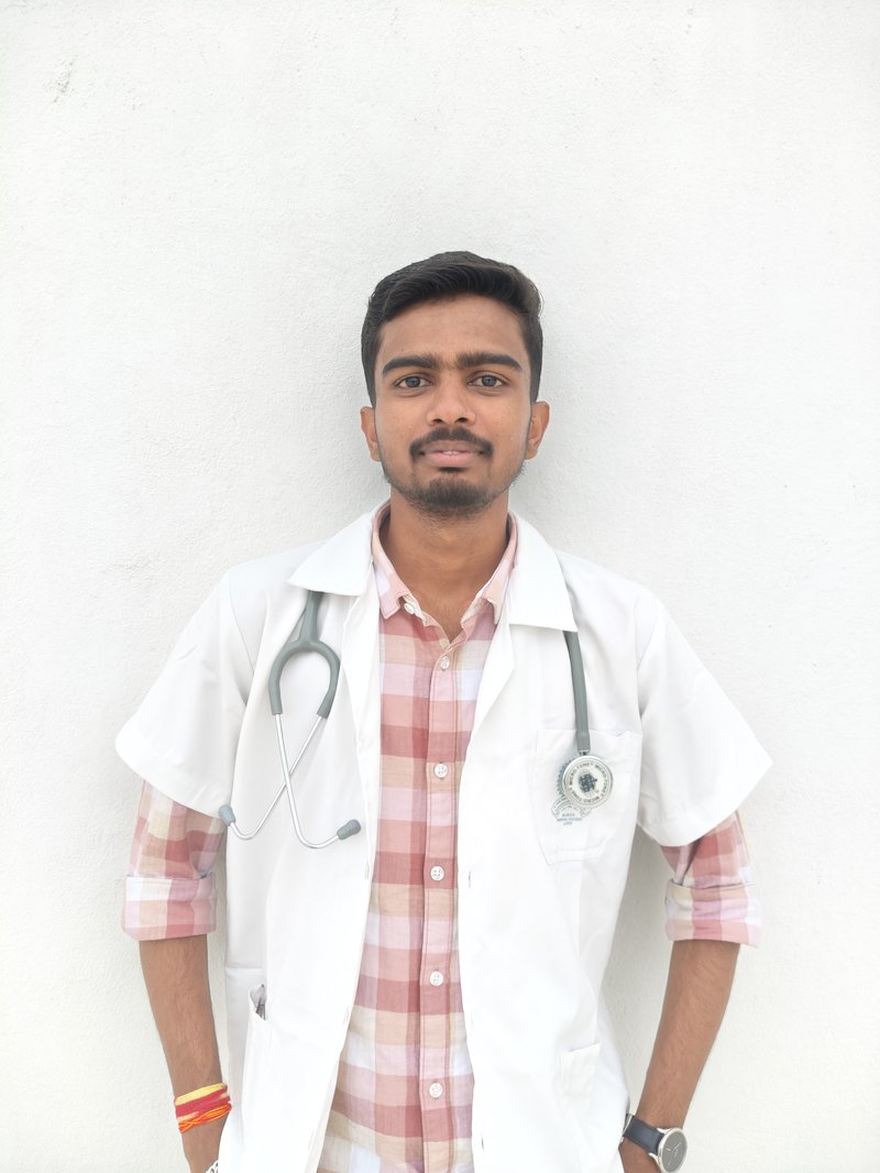 Krishna Bodewar, MBBS Student